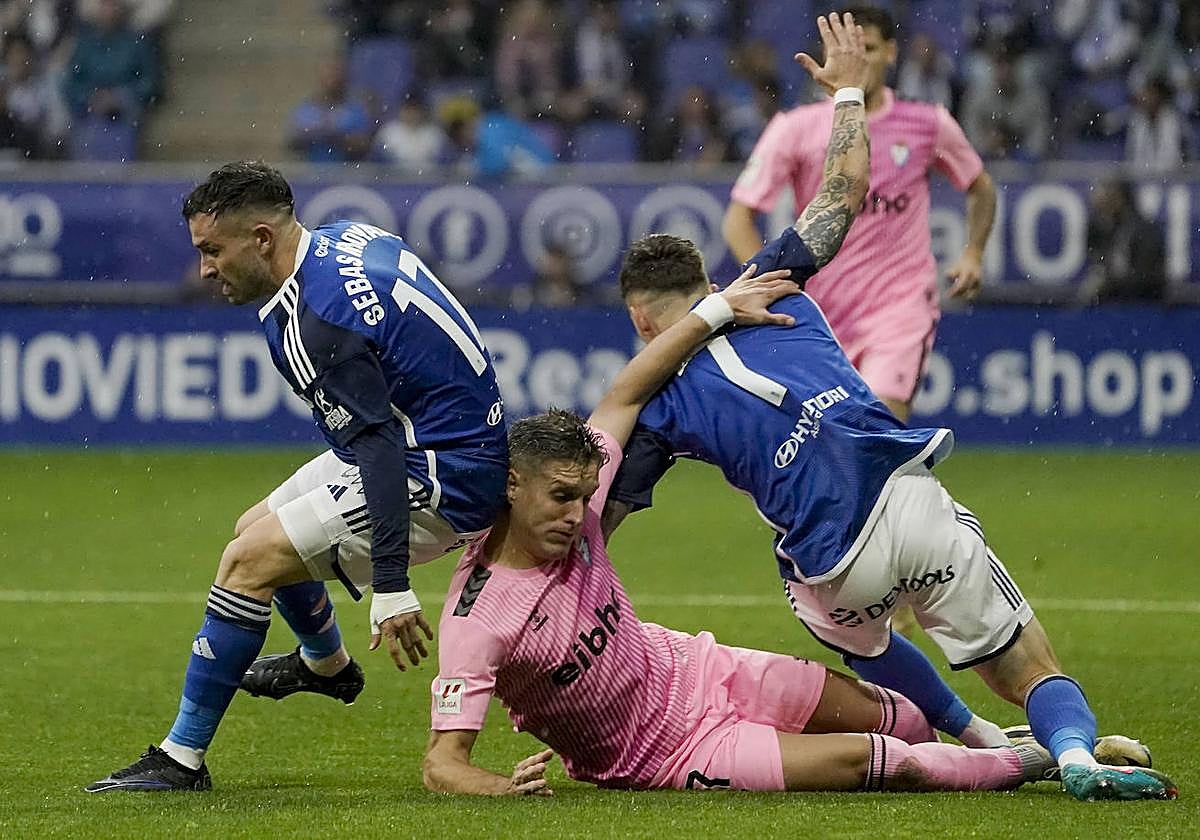 El Eibar sale entero de Oviedo y decidirá Ipurua