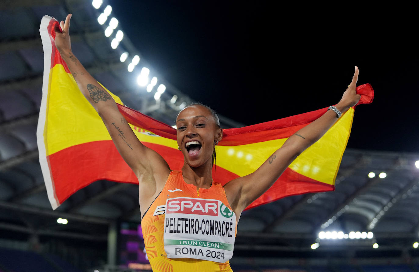 Ana Peleteiro celebra su título continental.