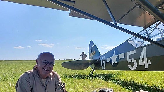 Un 'veterano' de Loiu pilota un avión de 1944 en los actos de homenaje de Normandía: «Ha sido muy emocionante»