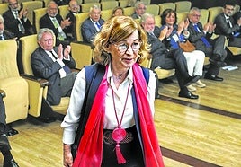 Belén Romana accede al escenario de la Bolsa de Bilbao para realizar su presentación en el Foro Actualidad organizado ayer por el EL CORREO en colaboración con Petronor.