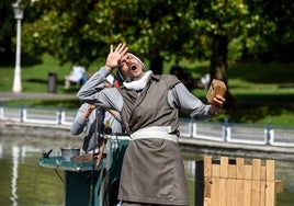 Los actores de Ganso y Cía en el parque de Doña Casilda.