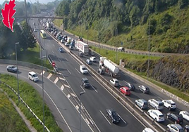 Una protesta laboral en Derio colapsa el Txorierri a primera hora de la mañana sentido Galdakao