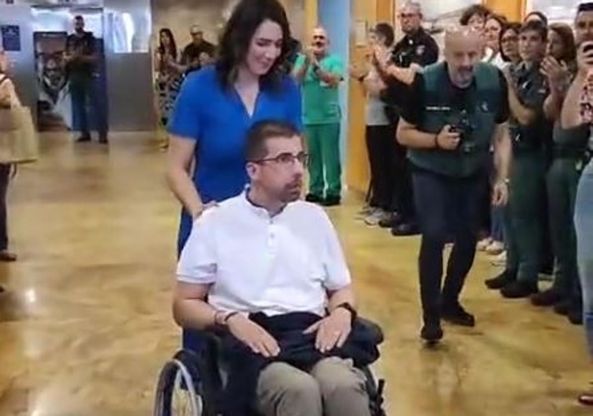 Emotivo homenaje a un guardia civil que vuelve a la vida tras un año hospitalizado