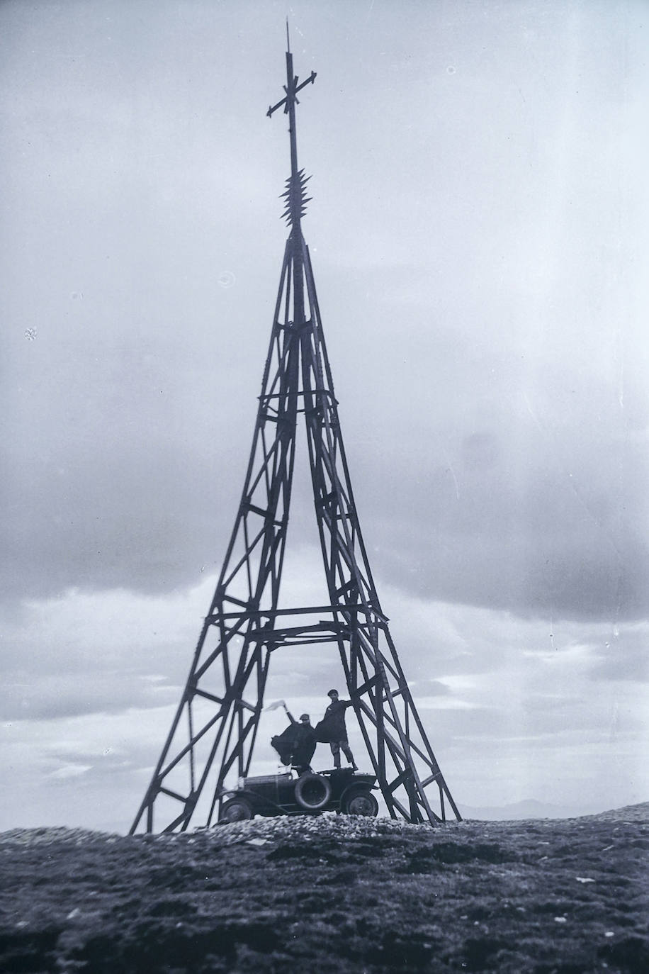 El Citroën que coronó el Gorbea hace un siglo