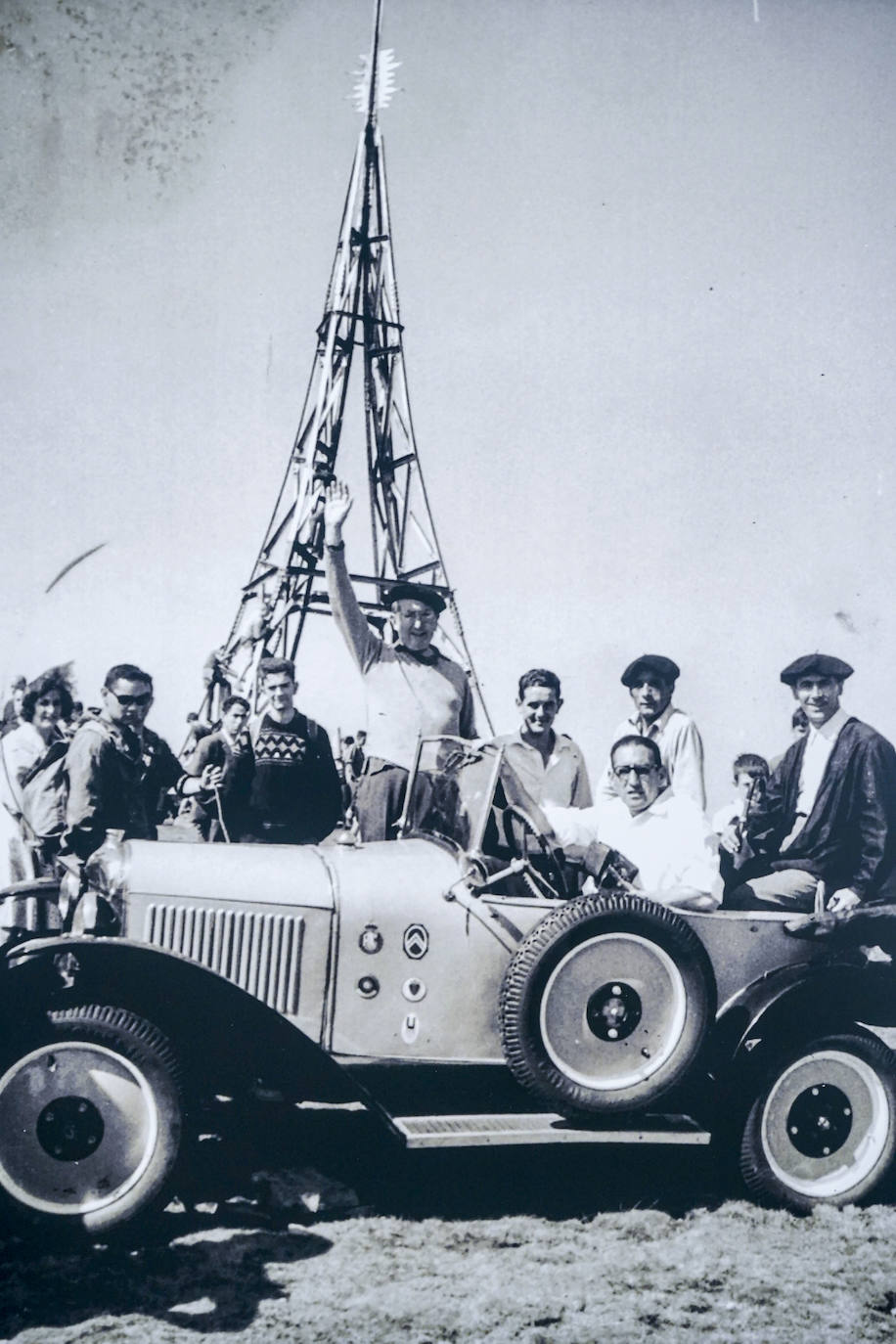 El Citroën que coronó el Gorbea hace un siglo