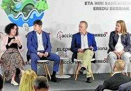 De izquierda a derecha, José Mari Reviriego, jefe de Ciudadanos de EL CORREO; Olga Martín, directora de Aclima, Basque Environment Cluster; Juan Carlos Blázquez, director de desarrollo de negocio de Agua de Acciona; Koldo Urkullu, director de explotación del Consorcio de Aguas Bilbao Bizkaia; Natalia Alegría, directora del Aula del Agua de la Escuela de Ingeniería de Bilbao, y Mitxel Corcuera, director técnico de Aguas del Añarbe.