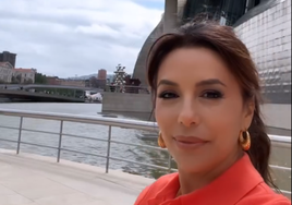 Eva Longoria visita el Museo Guggenheim para la grabación de su programa sobre cocina española de la CNN