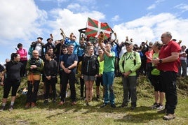 El cuerno ha sonado esta mañana en la cima del Oiz, como manda la tradición.