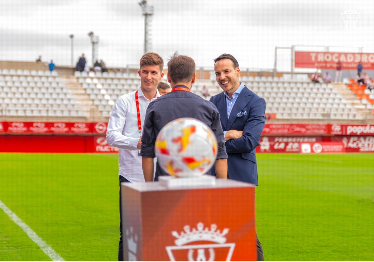 Matías Lizarazu, de camisa blanca, en su etapa en el Algeciras.