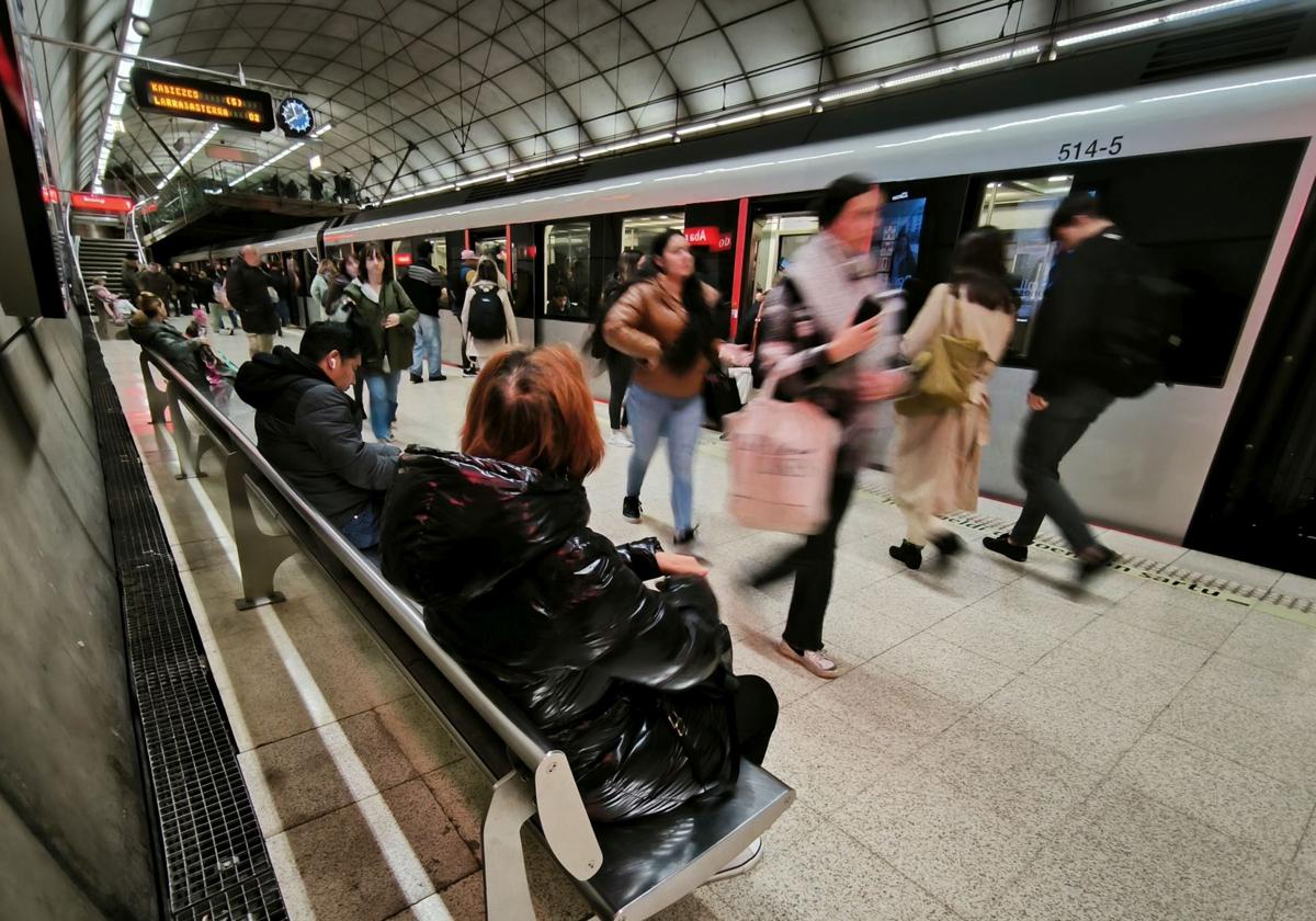 ¿Quién tiene prioridad en el metro, las sillas de ruedas o los cochecitos de bebé?