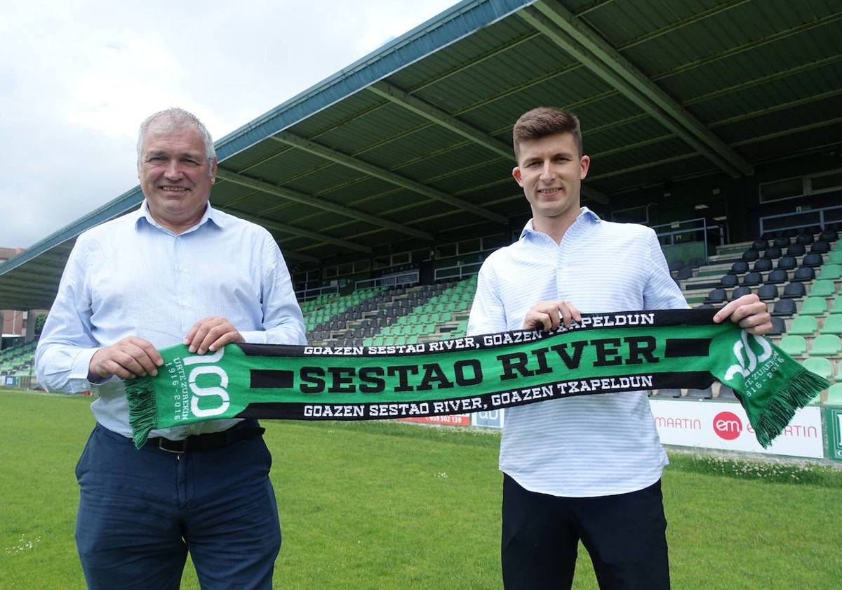 Ángel Castro, presidente del Sestao River, junto a Matías Lizarazu, nuevo director deportivo.