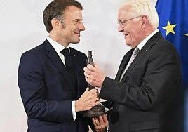 El presidente francés, Emmanuel Macron, con su homólogo alemán, Frank-Walter Steinmeier, en Münster.