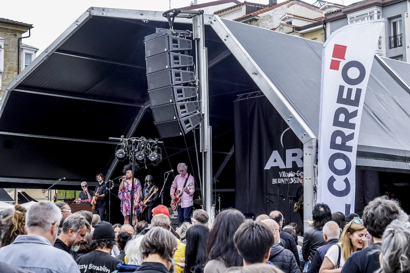 Todo el ambiente de la Virgen Blanca