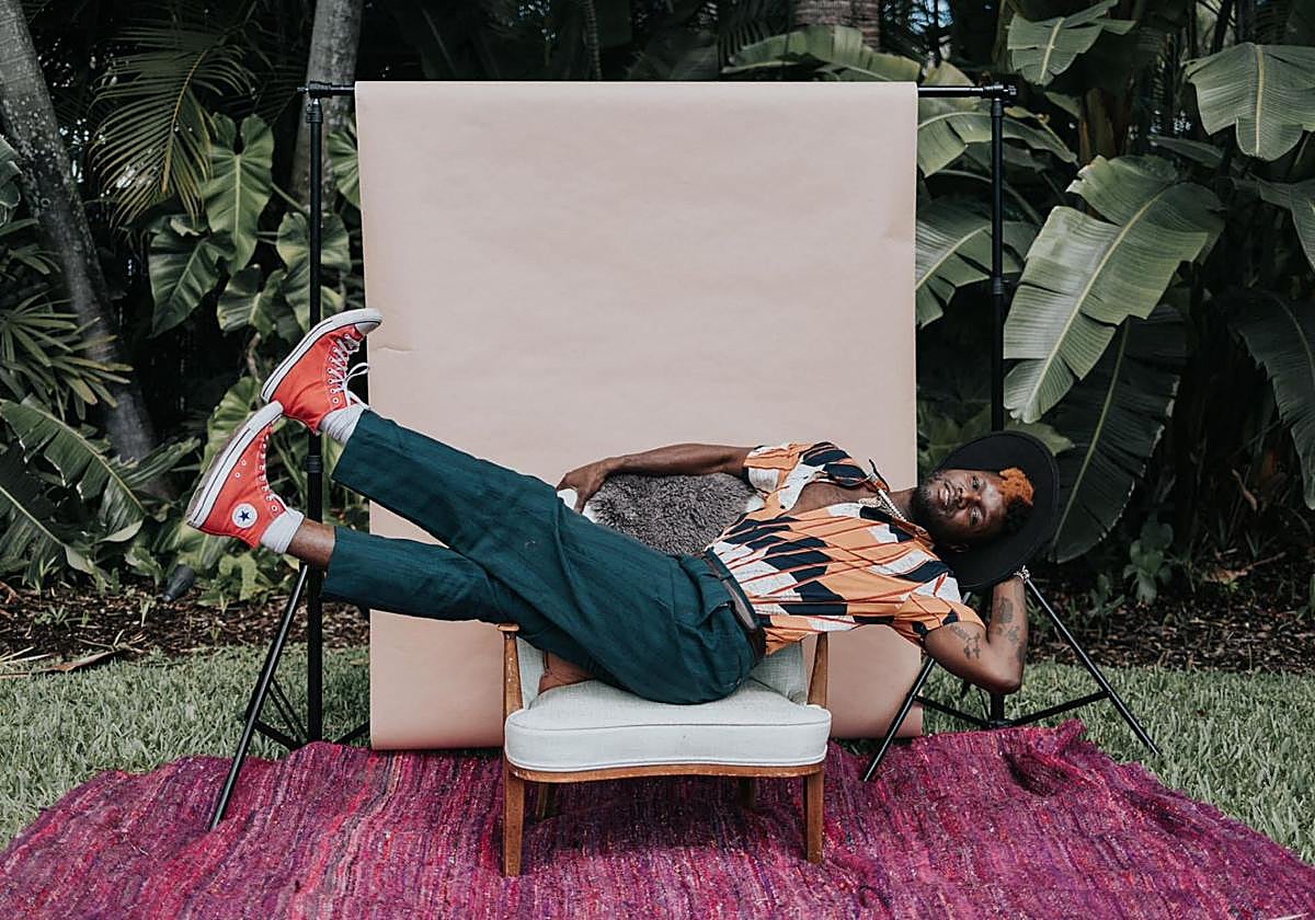 Les Greene es vocalista en la banda de Florida 'The Swayzees', que compagina desde 2021 con su proyecto en solitario.