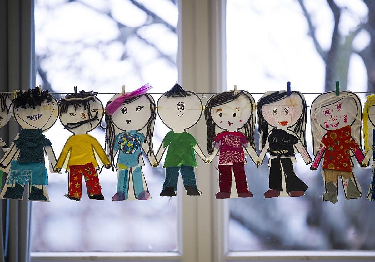 Denuncian a una profesora de un colegio de Pontevedra por supuestamente atar a dos niñas tras darse besos en la boca