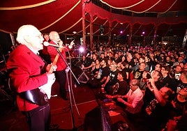 Lleno absoluto en Trashville para contemplar a Los Sírex.