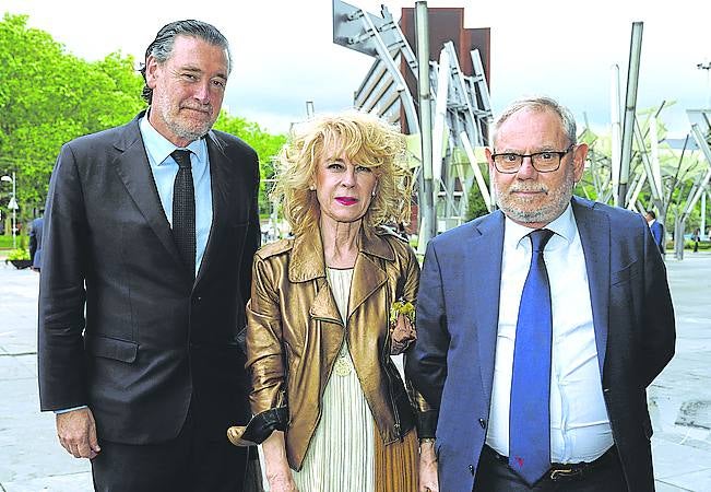 Miguel Zugaza, Esther Landeta y Pedro Barreiro. 