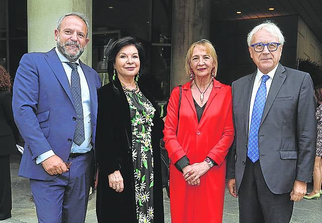 Raúl Sáinz de la Maza, Begoña Atxalandabaso, Maite Lozano y Vicente Reyes.