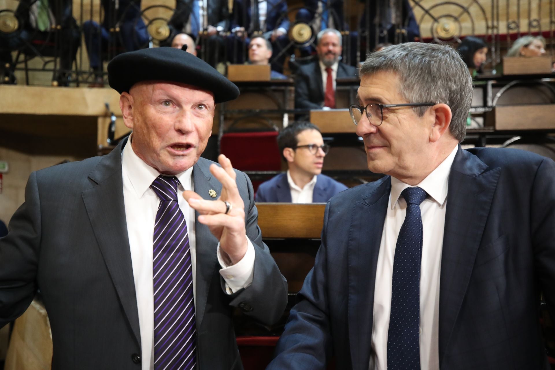 Juan José Ibarretxe y Patxi López, lehendakaris, con Peio Otxandiano al fondo