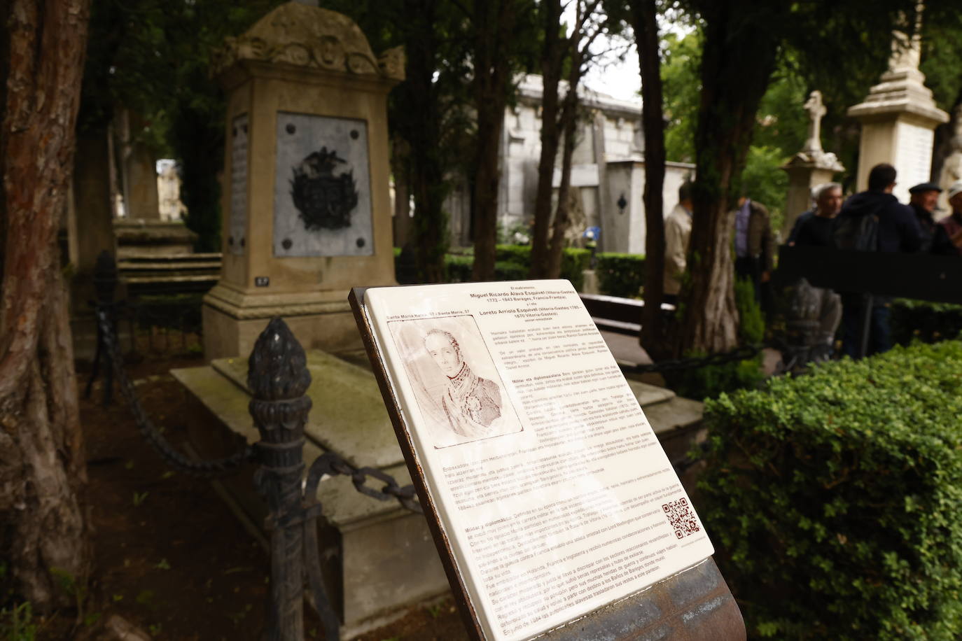 La ofrenda floral al General Álava en Vitoria, en imágenes