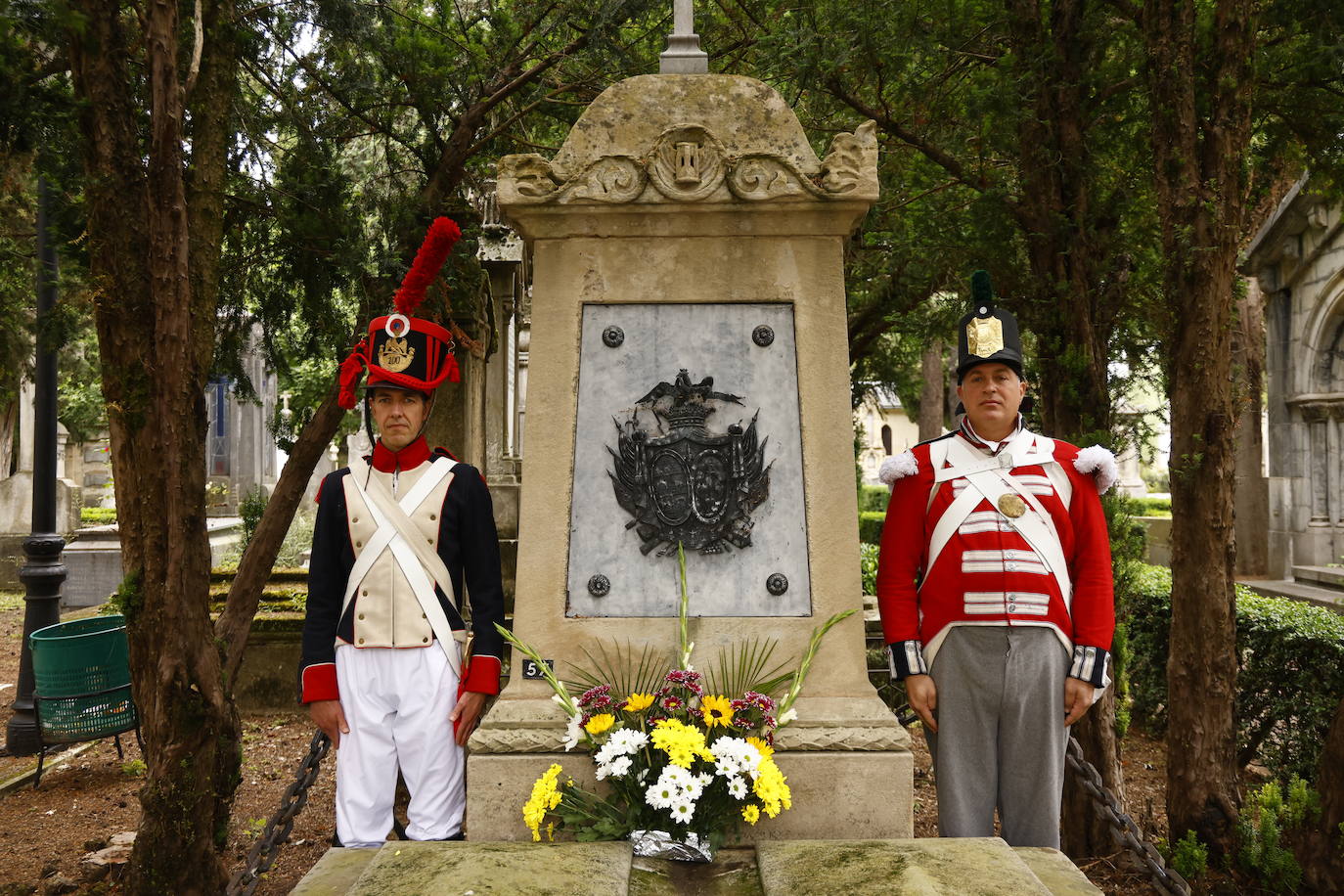 La ofrenda floral al General Álava en Vitoria, en imágenes