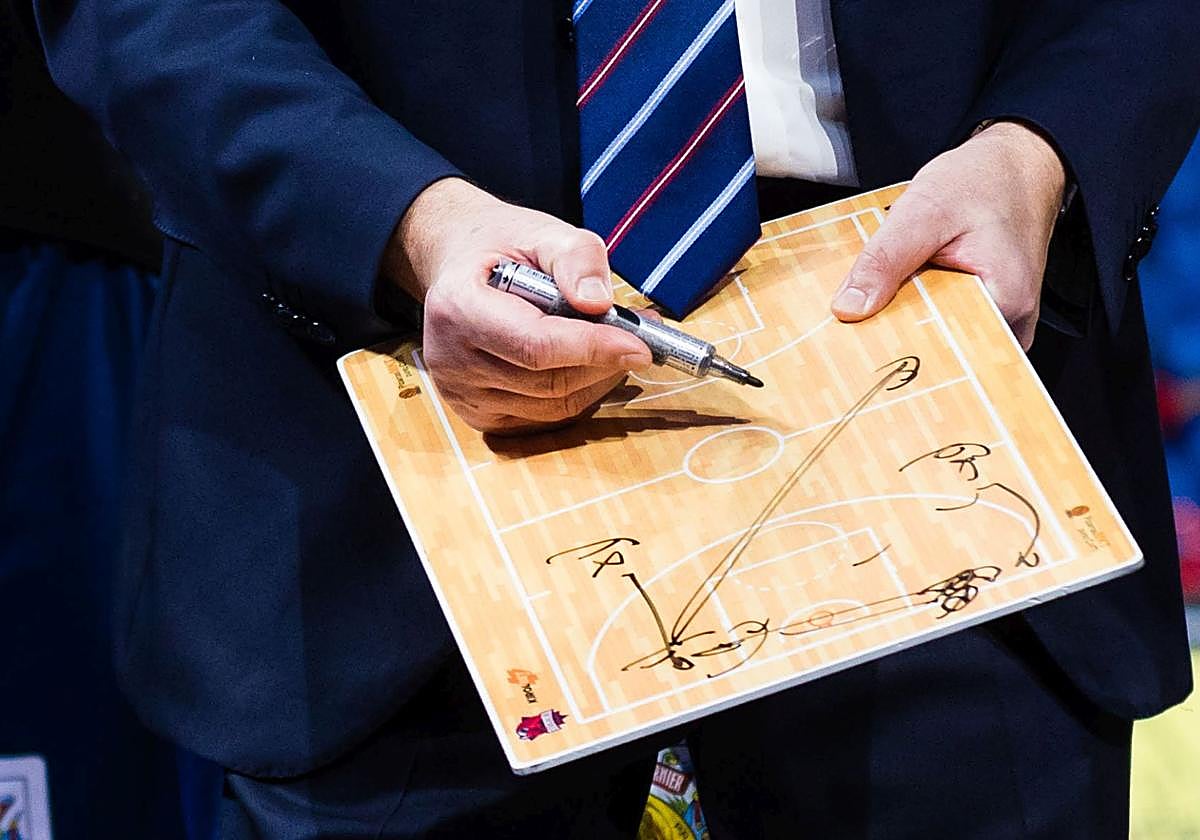 Detalle de la pizarra del Baskonia en un tiempo muerto