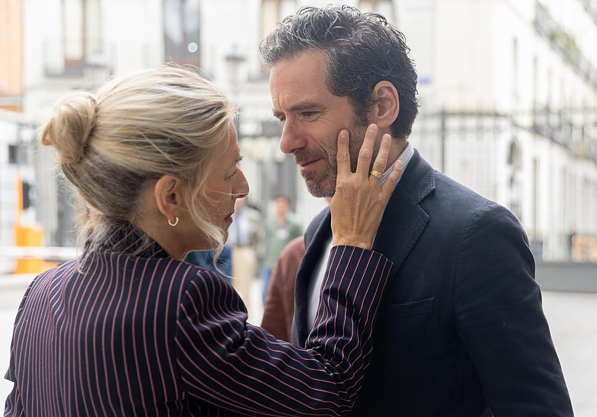 Borja Sémper y Yolanda Díaz, este viernes, en el patio del Congreso.