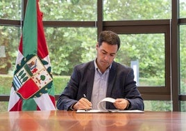 Pradales ya ejerce como lehendakari: firma el decreto de áreas de su Gobierno