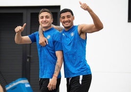 Tenaglia y Benavídez, sonrientes en un entrenamiento del Alavés.