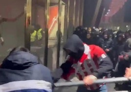 Altercados en las puertas de San Mamés antes del inicio de Athletic-Atlético de semifinales de Copa.