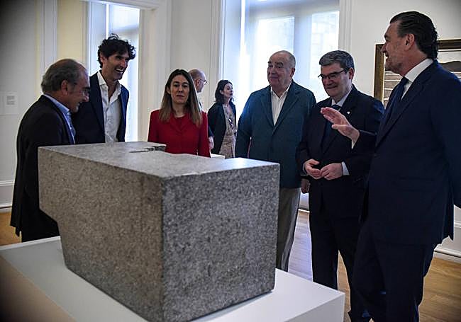 A la presentación asistieron Luis Chillida, presidente de la Fundación Eduardo Chillida Pilar Belzunce; Nora Sarasola, directora Obra Social Fundación Bancaria BBK; Javier González de Durana, comisario de la exposición; Juan Mari Aburto, alcalde y presidente del Patronato de la Fundación Museo de Bellas Artes de Bilbao y Miguel Zugaza, director de la pinacoteca.