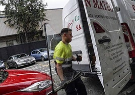 Los gremios podrán aparcar en plazas OTA sin límite de tiempo con la nueva tarjeta.