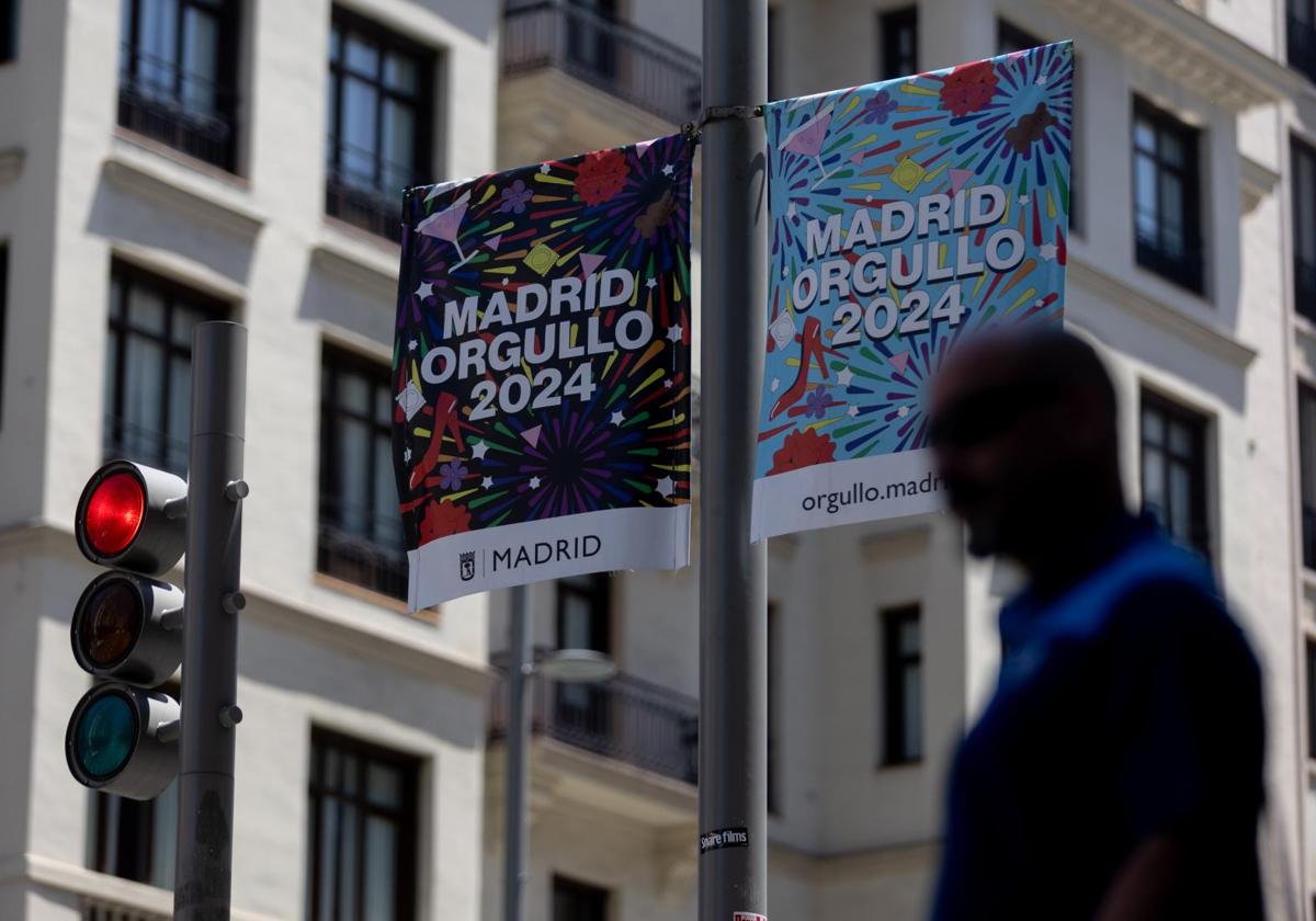 Tacones, condones y copas: el polémico cartel oficial del Orgullo LGTBI en Madrid