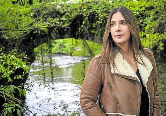 En su última novela, Dolores Redondo regresa al valle del Baztán.