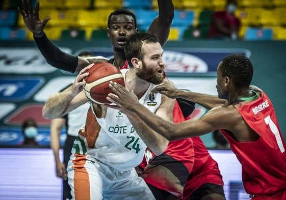 Costello, pendiente de su futuro, renuncia al Preolímpico con Costa de Marfil