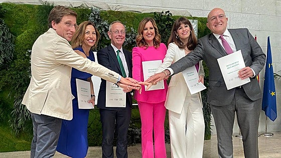 Etxebarria destaca en Valencia el «interés empresarial» en sumarse a la descarbonización