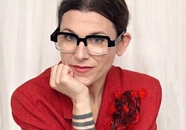 Sara crea joyas contemporáneas en su taller de Plentzia.