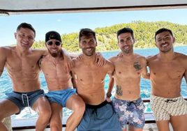 Las vacaciones familiares en Grecia de Herrera, Muniain, Llorente, Susaeta... Con vacile incluido a Yuri Berchiche