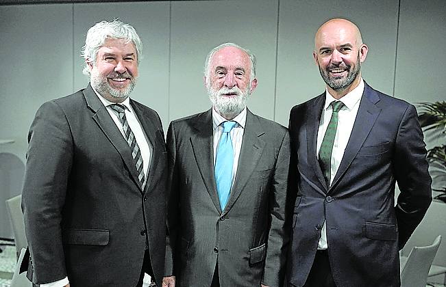 Juan Alberdi, Víctor Mujika y Lander Rubio.