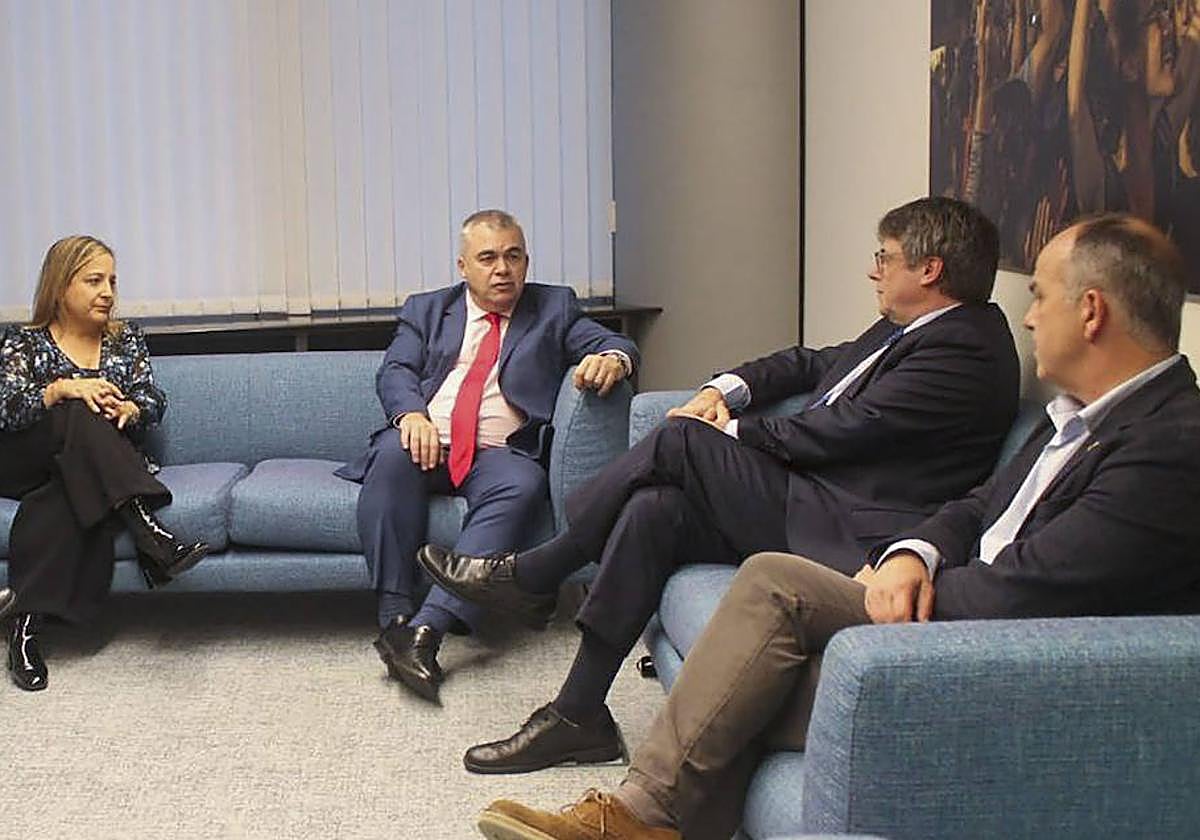 Puigdemont y Santos Cerdán (PSOE) se reunieron en Bruselas.