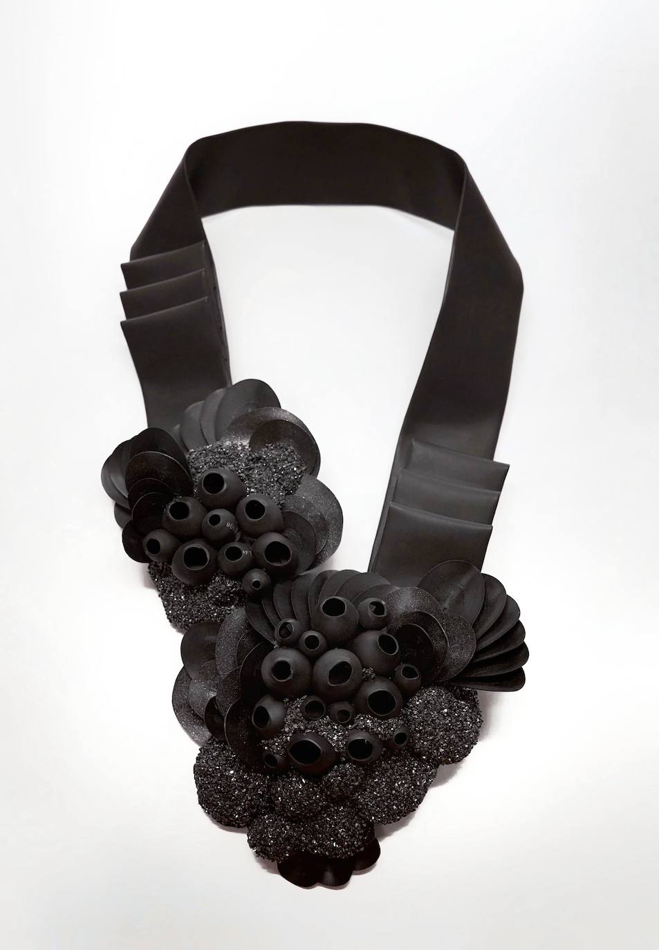 Las joyas alucinantes que crea Sara en su taller de Plentzia (y fascinan en Nueva York)