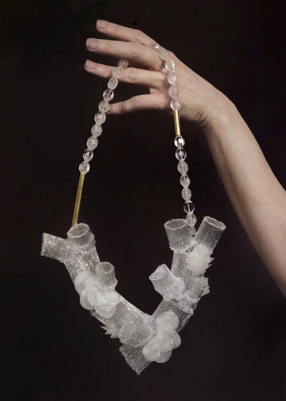 Las joyas alucinantes que crea Sara en su taller de Plentzia (y fascinan en Nueva York)