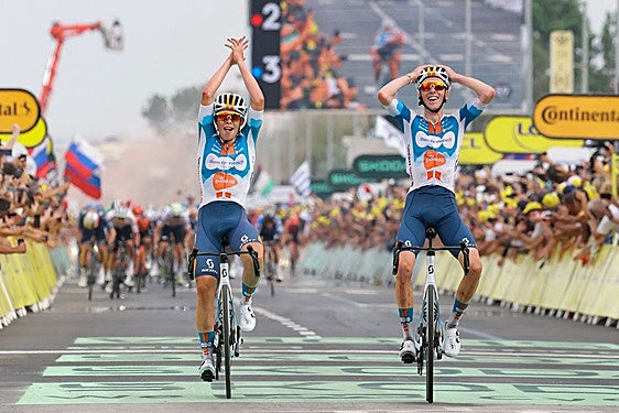 Romain Bardet empieza su despedida del ciclismo a lo grande
