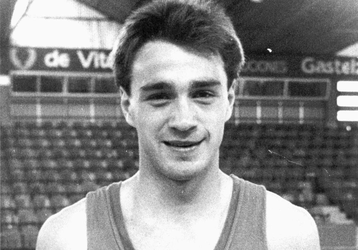 Pablo Laso, en el polideportivo de Mendizorroza, como jugador del Baskonia, en los años 80.