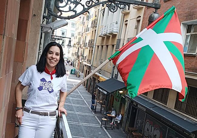 Nuestra cicerone, Rakel Arjol, presidenta de la Federación de Peñas.