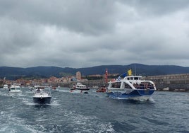 El 'Hegaluze' repetirá este año como el barco oficial desde donde se cumplirá con la popular tradición de lanzar una teja al mar frente a Izaro.