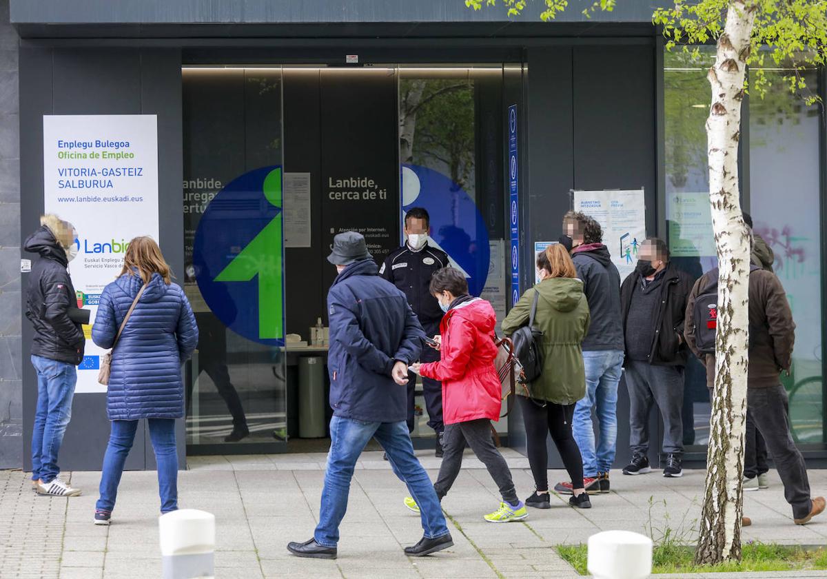 La creación de empleo se frena en Euskadi pero permite al nuevo Gobierno estrenarse con otro récord