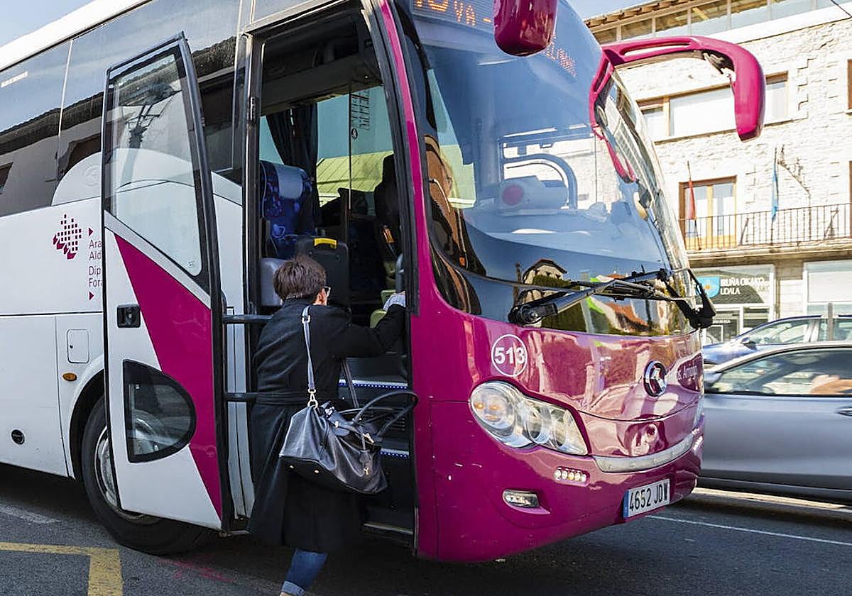 Los autobuses alaveses permiten la movilidad a cualquier persona.