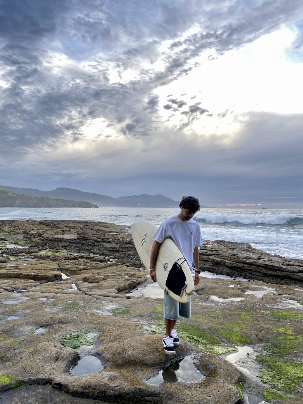 El sueño cumplido de Fernando: abre un estudio en Bilbao para mostrar su marca de surf