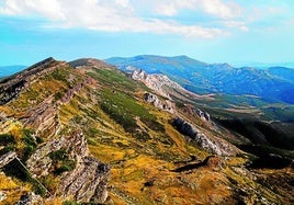 Espectaculares vistas desde el pico Tres Mares, con vertientes hacia el Cantábrico, el Atlántico y el Mediterráneo.